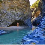Fondachello Sea فيلة *